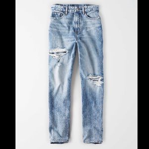 American Eagle High Rise Curvy Mom Jeans